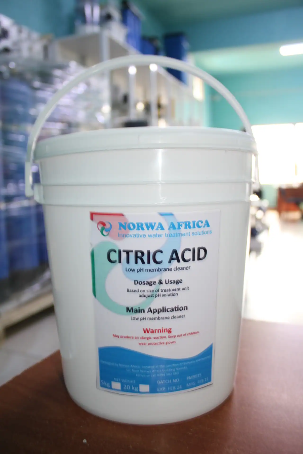 Membrane cleaning chemical containers